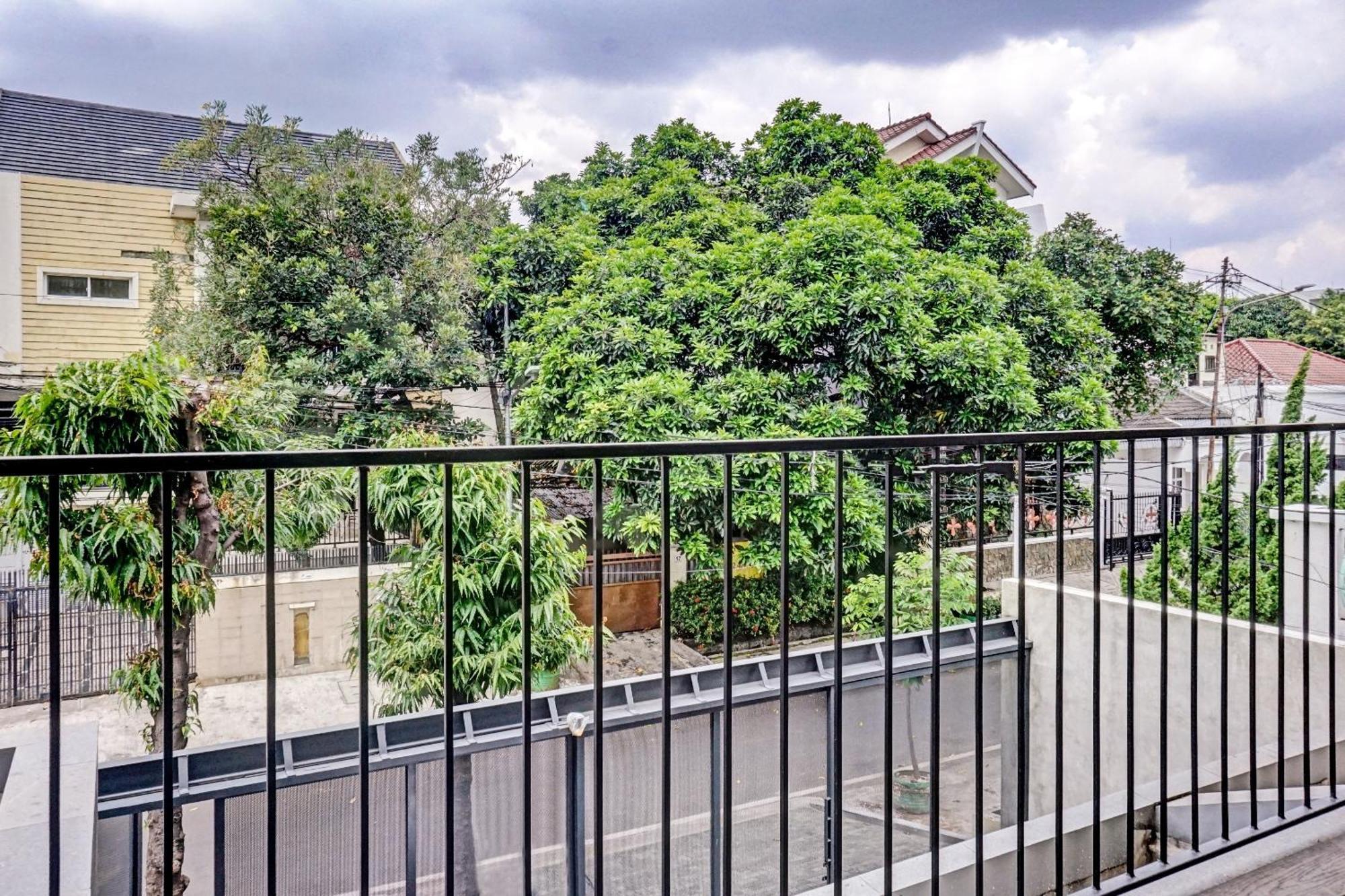 Super Oyo Capital O 90635 Tango Juliet Residence จาการ์ตา ภายนอก รูปภาพ